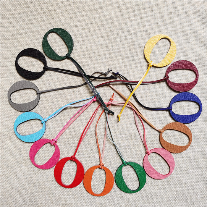 Porte-clés de luxe en cuir nat - Monogram Keychain Leather avis et prix