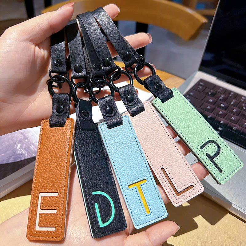 Porte-clés classique en cuir P - Monogram Keychain Leather avis et prix